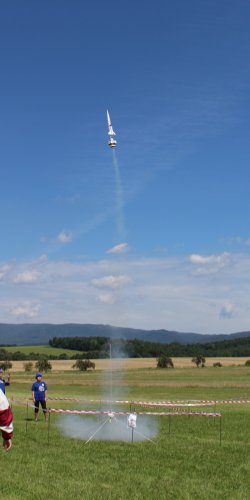 img_3815 nosic raketoplanu j caja 1xros - start